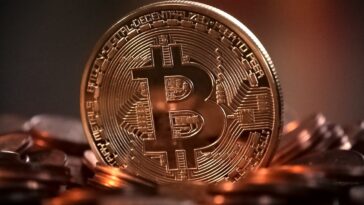 bitcoin il prezzo della regina delle criptovalute scende perche non e cosi sorprendente